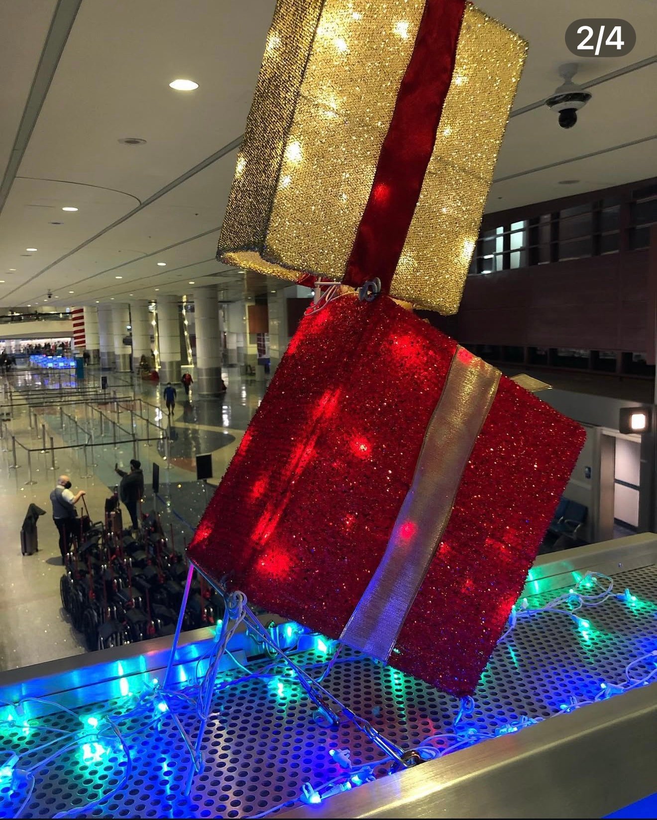 Holiday retail display install