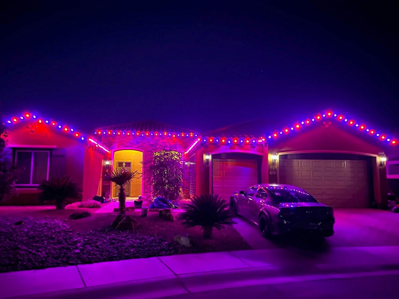 Permanent roofline lighting in full color